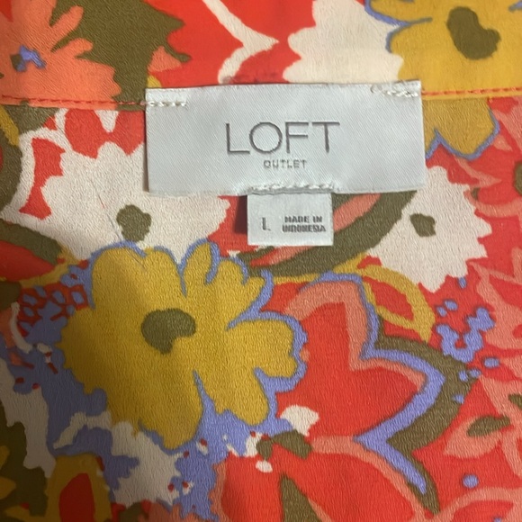 Like new Loft sleeveless blouse. Size large. - Picture 2 of 4